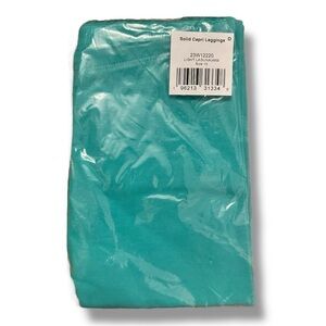 Tea Collection | Solid Capri Leggings (10) 💚